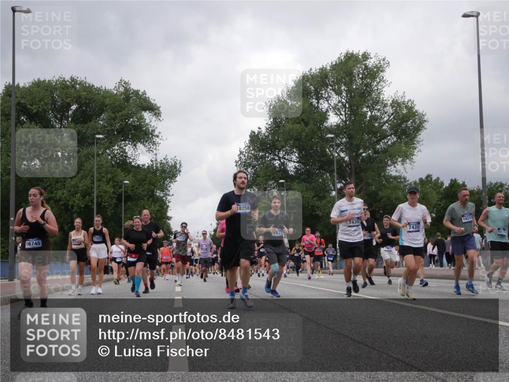 29.06.2025 - hella hamburg halbmarathon Luisa Fischer http://msf.ph/oto/8481543 29.06.2025 10:50:17 Kennedybrücke 16745, 12538, 18258, 7430, 837, 7431, 18315, 111, 1004, 1371, 1375, 1608, 1837, 1961, 1999, 2327, 2537, 3406, 3407, 4483, 5697, 6485, 6740, 7268, 7364, 7368, 7374, 7430, 7431, 8967, 9557, 10514, 10515, 10591 meine-sportfotos.de