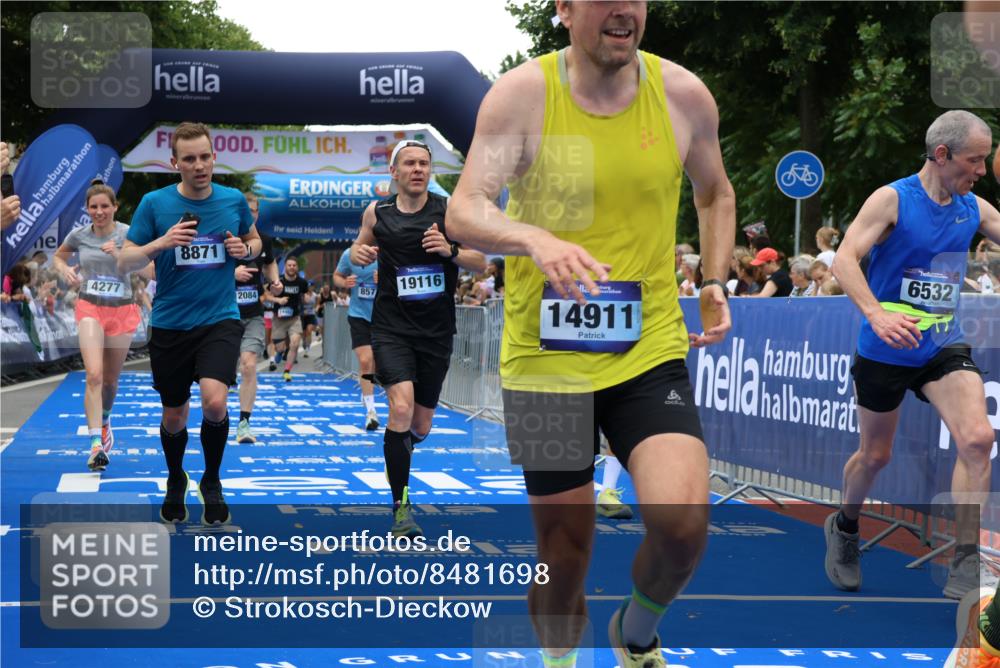 29.06.2025 - hella hamburg halbmarathon Strokosch-Dieckow http://msf.ph/oto/8481698 29.06.2025 10:45:55 Ziel 2189, 3477, 4277, 4345, 5648, 6532, 7385, 8269, 8577, 8871, 10792, 11821, 11936, 12084, 12269, 14462, 14911, 15149, 16624, 17008, 18081, 18185, 19116 meine-sportfotos.de