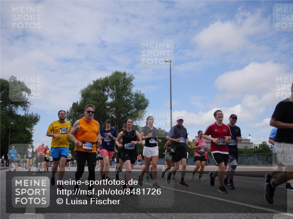 29.06.2025 - hella hamburg halbmarathon Luisa Fischer http://msf.ph/oto/8481726 29.06.2025 11:22:28 Kennedybrücke 4484, 16284, 623, 2800, 2487, 977, 779, 1724, 18, 2691, 1354, 2303, 2487, 2800, 3519, 3908, 3909, 4484, 5321, 6236, 7208, 8516, 9290, 9293, 9778, 9779, 10280 meine-sportfotos.de
