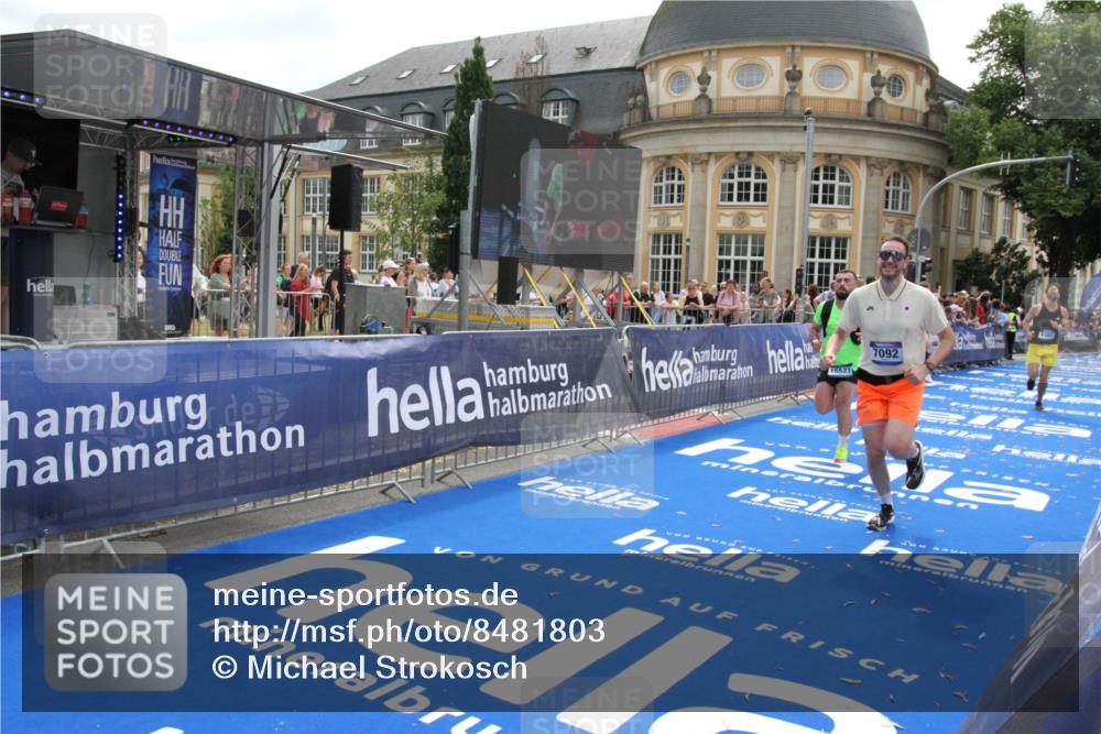 29.06.2025 - hella hamburg halbmarathon Michael Strokosch http://msf.ph/oto/8481803 29.06.2025 10:41:56 Ziel 1169, 7092, 10415, 11765, 15521, 15935, 16507 meine-sportfotos.de