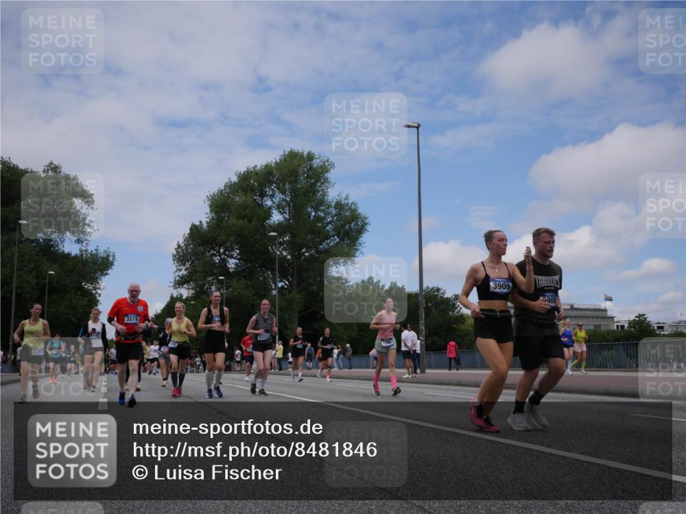 29.06.2025 - hella hamburg halbmarathon Luisa Fischer http://msf.ph/oto/8481846 29.06.2025 11:22:32 Kennedybrücke 9293, 3519, 5321, 7208, 3909, 908, 2303, 2487, 2800, 3354, 3374, 3381, 3519, 3800, 3908, 3909, 4484, 5321, 5434, 6236, 7208, 8516, 9290, 9293, 9778, 9779, 10280 meine-sportfotos.de