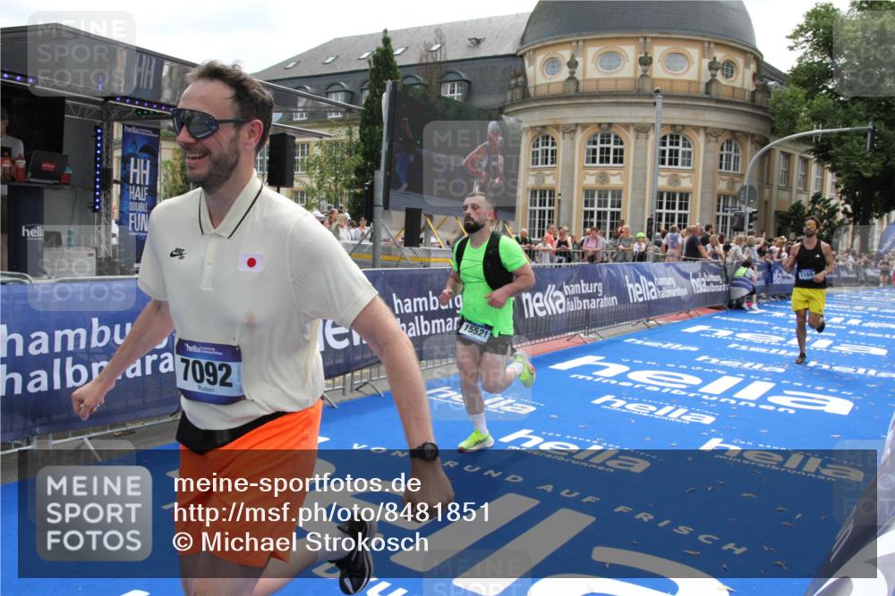 29.06.2025 - hella hamburg halbmarathon Michael Strokosch http://msf.ph/oto/8481851 29.06.2025 10:41:57 Ziel 1169, 7092, 8694, 11765, 15521, 15935, 16507 meine-sportfotos.de