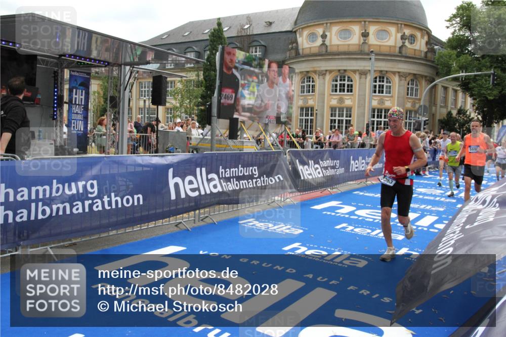 29.06.2025 - hella hamburg halbmarathon Michael Strokosch http://msf.ph/oto/8482028 29.06.2025 10:42:05 Ziel 5690, 6593, 7363, 8694, 10216, 11417, 12292, 13196, 15846, 17864, 17926, 18920, 19046 meine-sportfotos.de