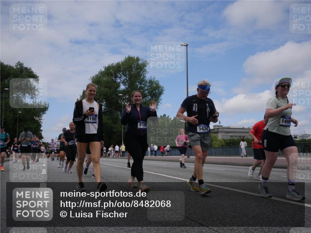 29.06.2025 - hella hamburg halbmarathon Luisa Fischer http://msf.ph/oto/8482068 29.06.2025 11:22:39 Kennedybrücke 1860, 9190, 9189, 5434, 14969, 2682, 2687, 3150, 3354, 3374, 3381, 3519, 3800, 4861, 5321, 5434, 7208, 8444, 8445, 8516, 8658, 9189, 9190, 9290, 9293, 9625, 9637, 9671, 10399 meine-sportfotos.de
