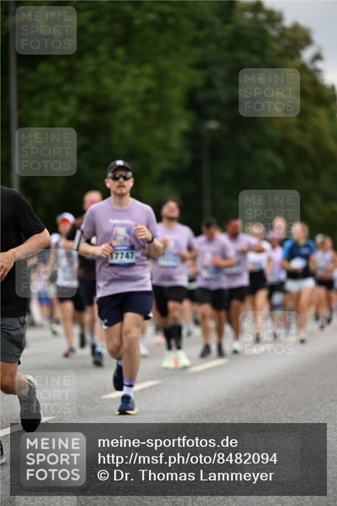 29.06.2025 - hella hamburg halbmarathon Dr. Thomas Lammeyer http://msf.ph/oto/8482094 29.06.2025 11:05:47 Kennedybrücke 1170, 1181, 1913, 2255, 2430, 2517, 2607, 2791, 2799, 2939, 3080, 3355, 3489, 3589, 3627, 3629, 3671, 4175, 4176, 4440, 4457, 4576, 4717, 5189, 5297, 6197, 6538, 6756, 6774, 7008, 7255, 7288, 7701, 7738, 8488, 8518, 8556, 8562, 9184, 9422, 9458, 9609, 9662, 9666, 10116, 10131, 10250, 10255, 10256, 10272, 10761, 10941 meine-sportfotos.de