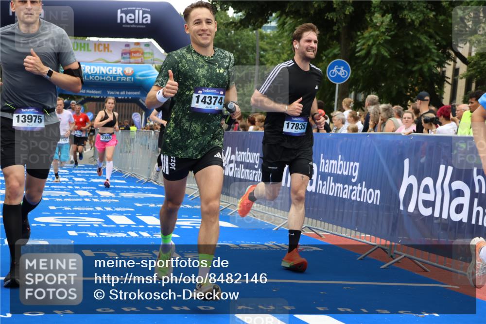 29.06.2025 - hella hamburg halbmarathon Strokosch-Dieckow http://msf.ph/oto/8482146 29.06.2025 10:45:46 Ziel 3477, 4345, 4854, 5047, 6071, 6290, 6711, 7385, 10792, 11821, 13975, 14374, 14911, 16617, 16624, 17332, 17835, 18185 meine-sportfotos.de