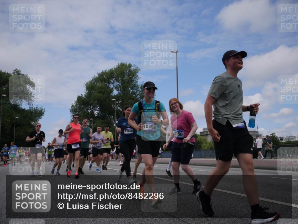 29.06.2025 - hella hamburg halbmarathon Luisa Fischer http://msf.ph/oto/8482296 29.06.2025 11:22:45 Kennedybrücke 11557, 844, 13101, 8444, 13626, 10399, 3150, 2462, 2682, 2687, 3150, 3521, 3522, 3800, 4861, 8444, 8445, 8658, 9189, 9190, 9625, 9637, 9671, 10284, 10399 meine-sportfotos.de