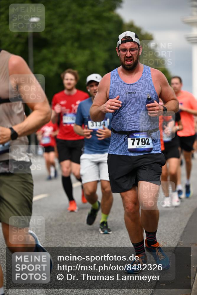 29.06.2025 - hella hamburg halbmarathon Dr. Thomas Lammeyer http://msf.ph/oto/8482326 29.06.2025 10:20:37 Kennedybrücke 1244, 1599, 1602, 1825, 2165, 2347, 2803, 2912, 3023, 3030, 3088, 3134, 3156, 3176, 3484, 3648, 3687, 4478, 4637, 5036, 6024, 6742, 6935, 7158, 7358, 7753, 7792, 7924, 7928, 8263, 8295, 8317, 8597, 8619, 8645, 8707, 8847, 8857, 9091, 9332, 9492, 9628, 9664, 9676, 9810, 9891, 10076, 10139, 10141, 10575, 11236, 11344, 11345, 11410, 11428 meine-sportfotos.de