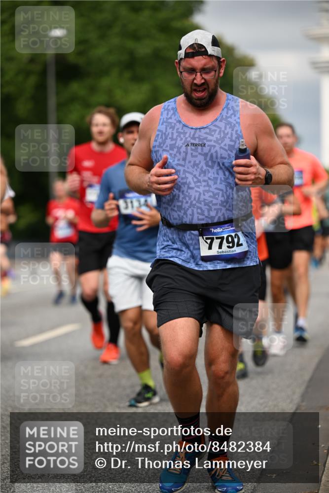 29.06.2025 - hella hamburg halbmarathon Dr. Thomas Lammeyer http://msf.ph/oto/8482384 29.06.2025 10:20:37 Kennedybrücke 1244, 1599, 1602, 1825, 2165, 2347, 2803, 2912, 3023, 3030, 3088, 3134, 3156, 3176, 3484, 3648, 3687, 4478, 4637, 5036, 6024, 6742, 6935, 7158, 7358, 7753, 7792, 7924, 7928, 8263, 8295, 8317, 8597, 8619, 8645, 8707, 8847, 8857, 9091, 9332, 9492, 9628, 9664, 9676, 9810, 9891, 10076, 10139, 10141, 10575, 11236, 11344, 11345, 11410, 11428 meine-sportfotos.de