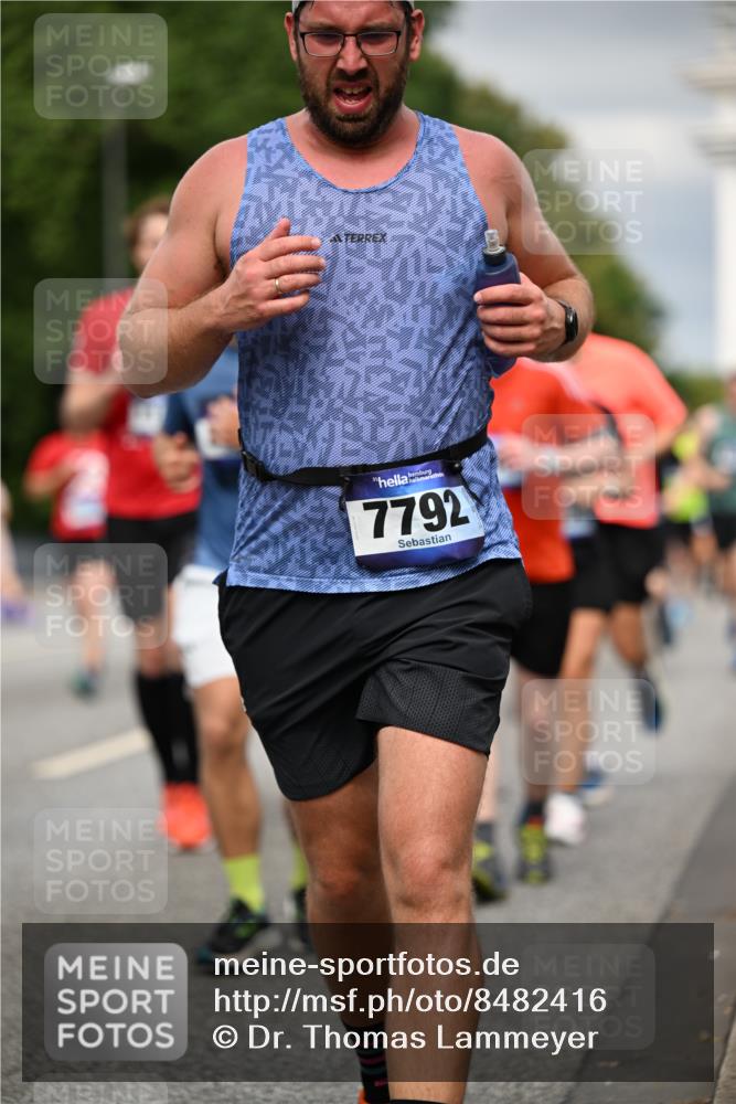 29.06.2025 - hella hamburg halbmarathon Dr. Thomas Lammeyer http://msf.ph/oto/8482416 29.06.2025 10:20:38 Kennedybrücke 1244, 1599, 1602, 1825, 2165, 2347, 2803, 2912, 3023, 3030, 3088, 3134, 3156, 3176, 3484, 3648, 3687, 4478, 4637, 5036, 6024, 6742, 6935, 7158, 7358, 7753, 7792, 7924, 7928, 8263, 8295, 8317, 8597, 8619, 8645, 8707, 8847, 8857, 9091, 9332, 9492, 9628, 9664, 9676, 9810, 9891, 10076, 10575, 11236, 11335, 11344, 11345, 11410, 11428 meine-sportfotos.de