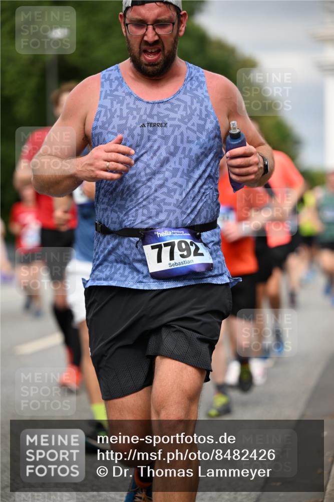 29.06.2025 - hella hamburg halbmarathon Dr. Thomas Lammeyer http://msf.ph/oto/8482426 29.06.2025 10:20:38 Kennedybrücke 1244, 1599, 1602, 1825, 2165, 2347, 2803, 2912, 3023, 3030, 3088, 3134, 3156, 3176, 3484, 3648, 3687, 4478, 4637, 5036, 6024, 6742, 6935, 7158, 7358, 7753, 7792, 7924, 7928, 8263, 8295, 8317, 8597, 8619, 8645, 8707, 8847, 8857, 9091, 9332, 9492, 9628, 9664, 9676, 9810, 9891, 10076, 10575, 11236, 11335, 11344, 11345, 11410, 11428 meine-sportfotos.de