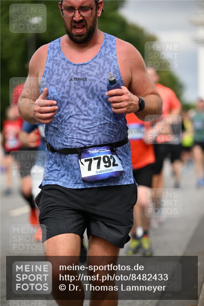 29.06.2025 - hella hamburg halbmarathon Dr. Thomas Lammeyer http://msf.ph/oto/8482433 29.06.2025 10:20:38 Kennedybrücke 1244, 1599, 1602, 1825, 2165, 2347, 2803, 2912, 3023, 3030, 3088, 3134, 3156, 3176, 3484, 3648, 3687, 4478, 4637, 5036, 6024, 6742, 6935, 7158, 7358, 7753, 7792, 7924, 7928, 8263, 8295, 8317, 8597, 8619, 8645, 8707, 8847, 8857, 9091, 9332, 9492, 9628, 9664, 9676, 9810, 9891, 10076, 10575, 11236, 11335, 11344, 11345, 11410, 11428 meine-sportfotos.de