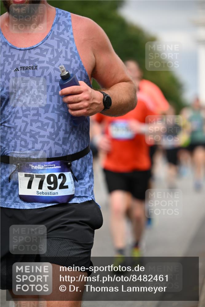 29.06.2025 - hella hamburg halbmarathon Dr. Thomas Lammeyer http://msf.ph/oto/8482461 29.06.2025 10:20:38 Kennedybrücke 1244, 1599, 1602, 1825, 2165, 2347, 2803, 2912, 3023, 3030, 3088, 3134, 3156, 3176, 3484, 3648, 3687, 4478, 4637, 5036, 6024, 6742, 6935, 7158, 7358, 7753, 7792, 7924, 7928, 8263, 8295, 8317, 8597, 8619, 8645, 8707, 8847, 8857, 9091, 9332, 9492, 9628, 9664, 9676, 9810, 9891, 10076, 10575, 11236, 11335, 11344, 11345, 11410, 11428 meine-sportfotos.de
