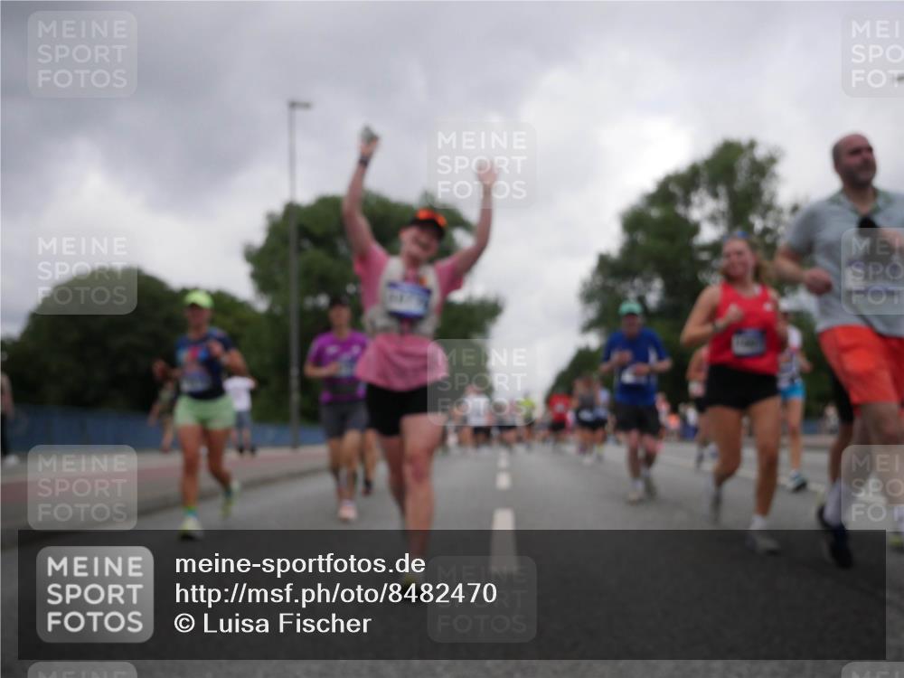 29.06.2025 - hella hamburg halbmarathon Luisa Fischer http://msf.ph/oto/8482470 29.06.2025 10:50:45 Kennedybrücke 1593, 2211, 2500, 2981, 4342, 5700, 9743, 9758 meine-sportfotos.de