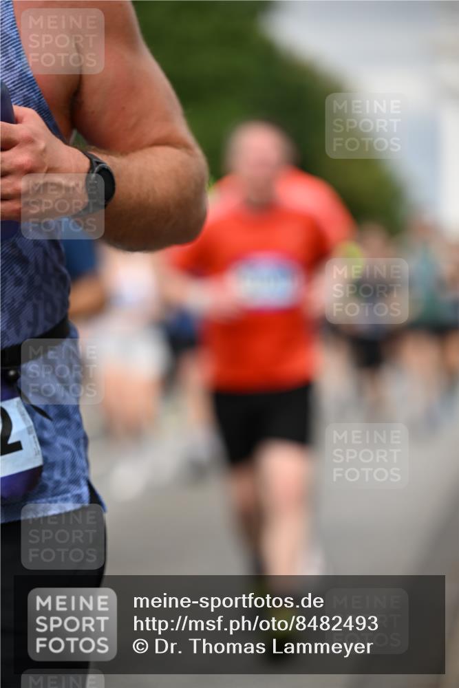29.06.2025 - hella hamburg halbmarathon Dr. Thomas Lammeyer http://msf.ph/oto/8482493 29.06.2025 10:20:39 Kennedybrücke 1244, 1599, 1602, 1825, 2165, 2347, 2803, 2912, 3023, 3030, 3088, 3134, 3156, 3176, 3484, 3648, 3687, 4478, 4637, 5036, 6024, 6742, 6935, 7158, 7358, 7753, 7792, 7924, 7928, 8263, 8295, 8317, 8597, 8619, 8645, 8707, 8847, 8857, 9091, 9332, 9492, 9628, 9664, 9676, 9810, 9891, 10076, 10575, 11236, 11335, 11344, 11345, 11410, 11428 meine-sportfotos.de