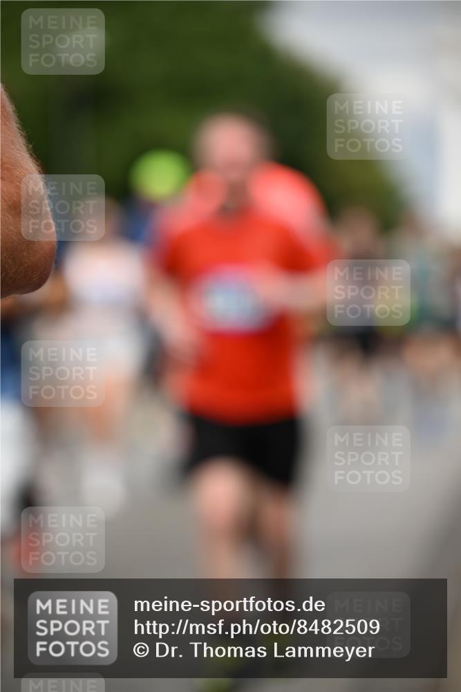29.06.2025 - hella hamburg halbmarathon Dr. Thomas Lammeyer http://msf.ph/oto/8482509 29.06.2025 10:20:39 Kennedybrücke 1244, 1599, 1602, 1825, 2165, 2347, 2803, 2912, 3023, 3030, 3088, 3134, 3156, 3176, 3484, 3648, 3687, 4478, 4637, 5036, 6024, 6742, 6935, 7158, 7358, 7753, 7792, 7924, 7928, 8263, 8295, 8317, 8597, 8619, 8645, 8707, 8847, 8857, 9091, 9332, 9492, 9628, 9664, 9676, 9810, 9891, 10076, 10575, 11236, 11335, 11344, 11345, 11410, 11428 meine-sportfotos.de