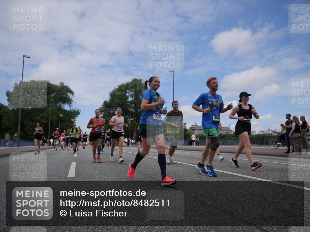 29.06.2025 - hella hamburg halbmarathon Luisa Fischer http://msf.ph/oto/8482511 29.06.2025 11:22:55 Kennedybrücke 10864, 10321, 3521, 2102, 3522, 3212, 3521, 3522, 4977, 5017, 5288, 5311, 5488, 6061, 7184, 8126, 9665, 10085, 10176, 10321, 10864 meine-sportfotos.de