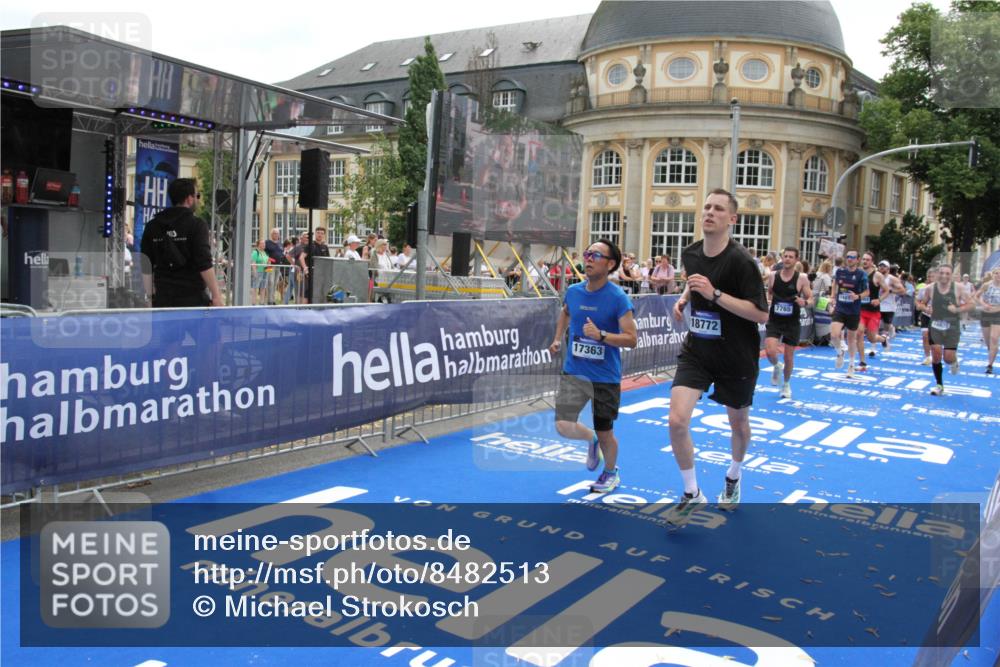 29.06.2025 - hella hamburg halbmarathon Michael Strokosch http://msf.ph/oto/8482513 29.06.2025 10:42:17 Ziel 1903, 2675, 5682, 7765, 7865, 9365, 13709, 14811, 14899, 16626, 16660, 17182, 17363, 18772, 18802 meine-sportfotos.de