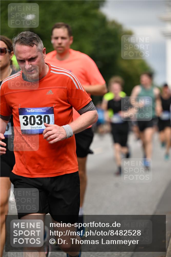 29.06.2025 - hella hamburg halbmarathon Dr. Thomas Lammeyer http://msf.ph/oto/8482528 29.06.2025 10:20:40 Kennedybrücke 1244, 1599, 1602, 1825, 2165, 2347, 2803, 2912, 3023, 3030, 3088, 3134, 3156, 3176, 3484, 3648, 3687, 4478, 4637, 5036, 6024, 6742, 6935, 7158, 7358, 7753, 7792, 7924, 7928, 8263, 8295, 8317, 8597, 8619, 8645, 8707, 8847, 8857, 9091, 9208, 9332, 9492, 9628, 9664, 9676, 9810, 9891, 10076, 10391, 10575, 11236, 11335, 11344, 11345, 11410, 11428 meine-sportfotos.de
