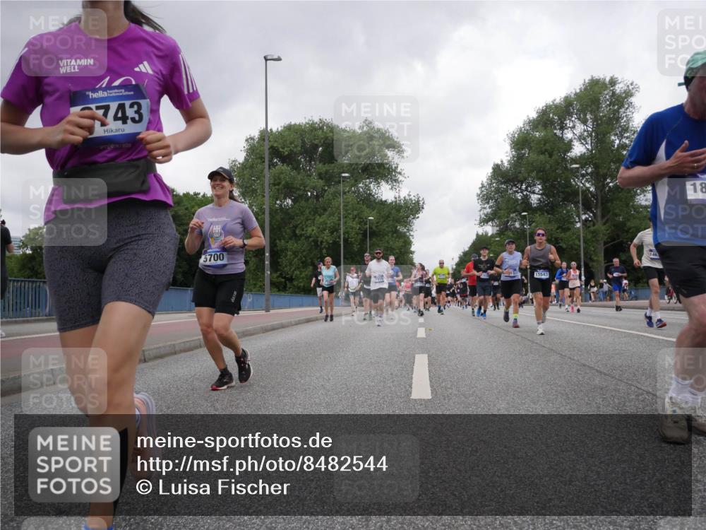 29.06.2025 - hella hamburg halbmarathon Luisa Fischer http://msf.ph/oto/8482544 29.06.2025 10:50:47 Kennedybrücke 10, 743, 5700, 7916, 15543, 146, 18, 2211, 2500, 4342, 5700, 9743, 9758 meine-sportfotos.de