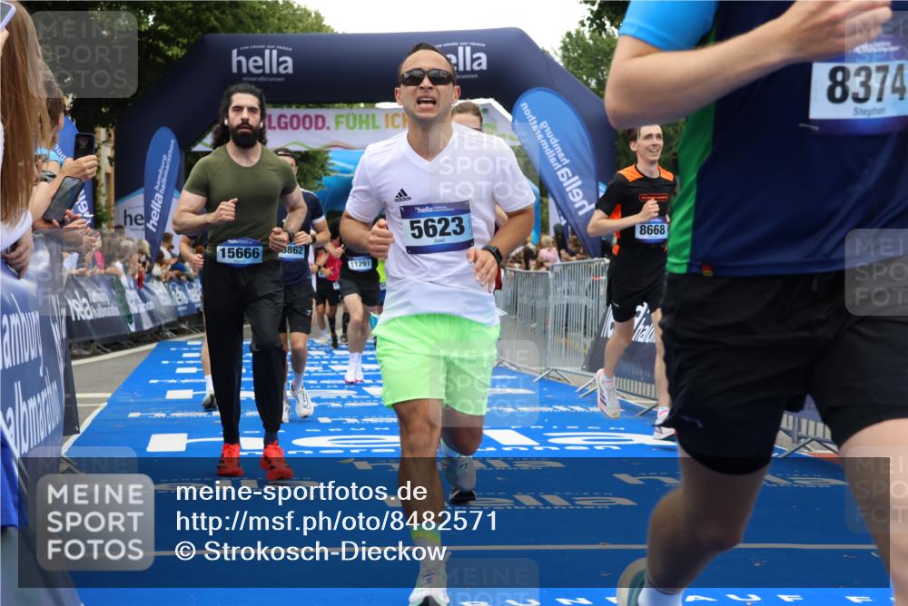 29.06.2025 - hella hamburg halbmarathon Strokosch-Dieckow http://msf.ph/oto/8482571 29.06.2025 10:45:35 Ziel 2138, 2415, 5623, 6071, 6711, 6831, 8374, 8668, 11291, 11495, 12154, 14062, 14764, 15666, 16725, 17332, 17674, 18862, 18878 meine-sportfotos.de