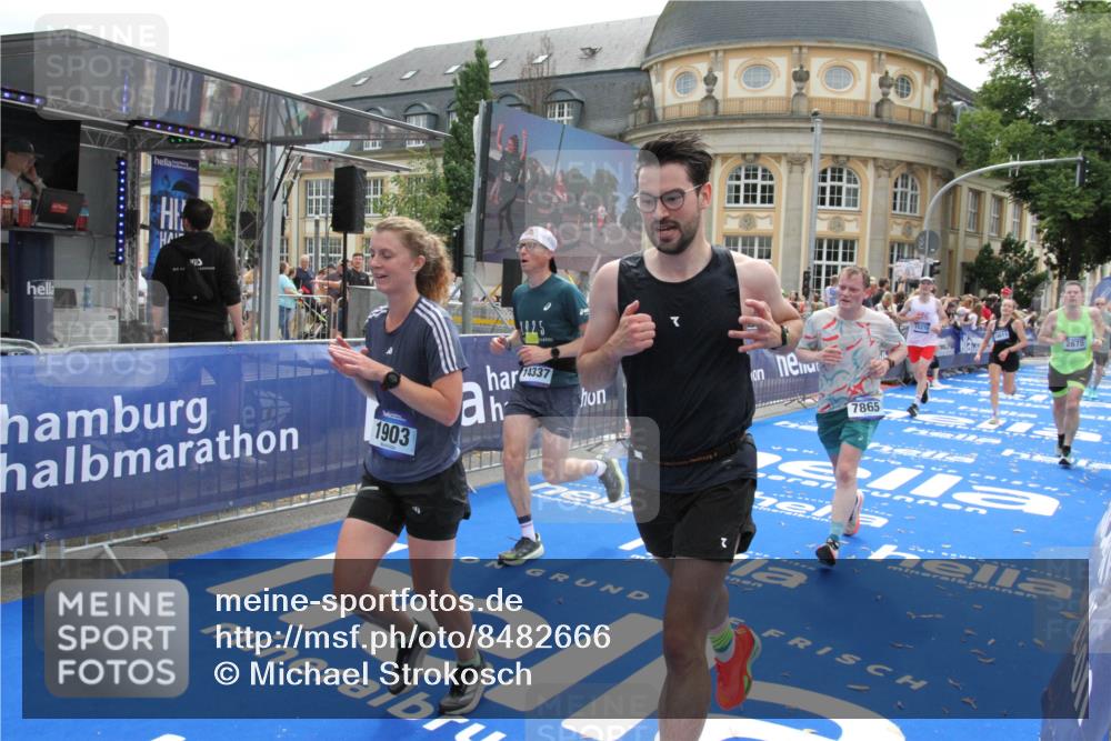 29.06.2025 - hella hamburg halbmarathon Michael Strokosch http://msf.ph/oto/8482666 29.06.2025 10:42:22 Ziel 1312, 1903, 2675, 6639, 6770, 7865, 9365, 13709, 13746, 13807, 14226, 14811, 14899, 15270, 15654, 16281, 16660, 17182 meine-sportfotos.de