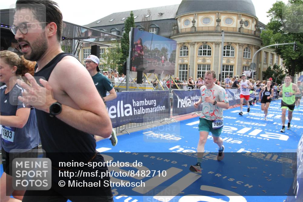 29.06.2025 - hella hamburg halbmarathon Michael Strokosch http://msf.ph/oto/8482710 29.06.2025 10:42:22 Ziel 1312, 1903, 2675, 6639, 6770, 7865, 9365, 13709, 13746, 13807, 14226, 14811, 14899, 15270, 15654, 16281, 16660, 17182 meine-sportfotos.de