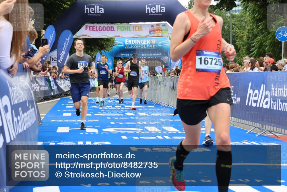 29.06.2025 - hella hamburg halbmarathon Strokosch-Dieckow http://msf.ph/oto/8482735 29.06.2025 10:45:30 Ziel 1697, 2138, 2415, 5623, 6831, 8374, 8668, 11291, 11495, 12154, 12277, 12643, 14062, 14703, 15666, 16725, 18407, 18638, 18862, 18878 meine-sportfotos.de