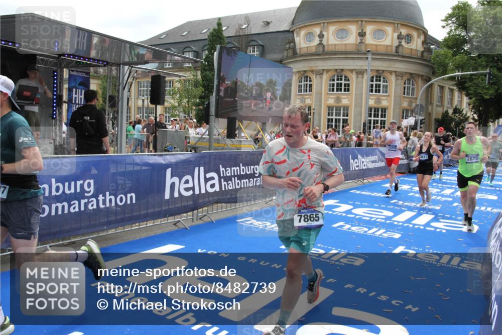 29.06.2025 - hella hamburg halbmarathon Michael Strokosch http://msf.ph/oto/8482739 29.06.2025 10:42:22 Ziel 1312, 1903, 2675, 6639, 6770, 7865, 9365, 13709, 13746, 13807, 14226, 14811, 14899, 15270, 15654, 16281, 16660, 17182 meine-sportfotos.de
