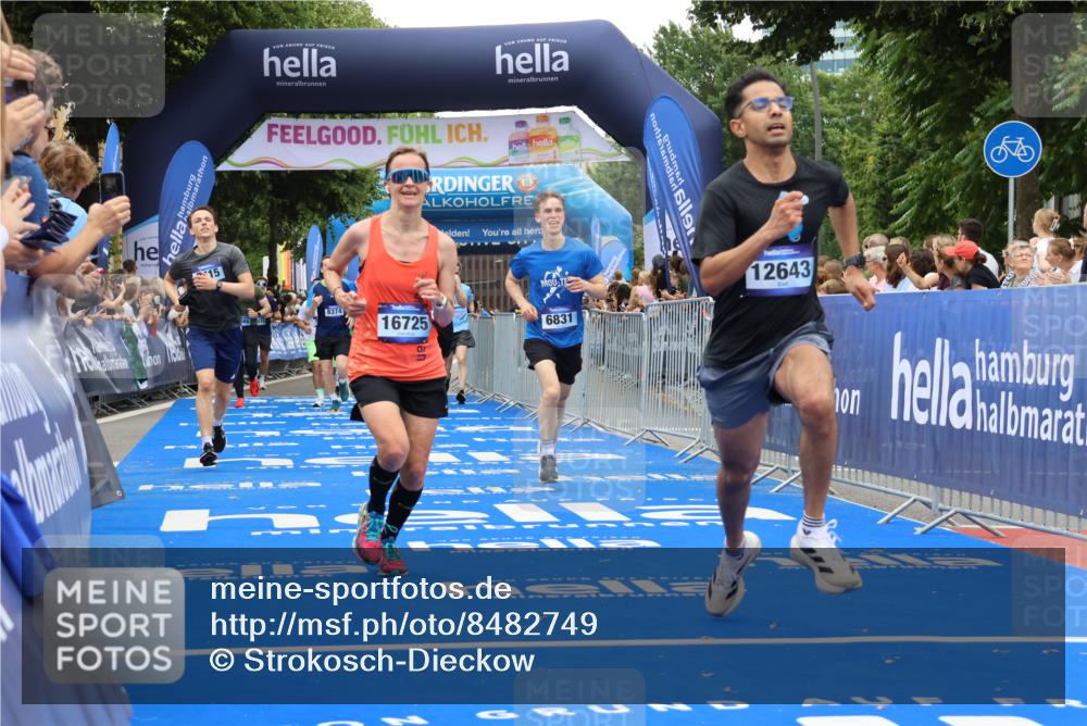 29.06.2025 - hella hamburg halbmarathon Strokosch-Dieckow http://msf.ph/oto/8482749 29.06.2025 10:45:29 Ziel 1697, 2138, 2415, 5623, 6831, 8374, 8668, 11291, 11495, 12154, 12277, 12643, 14062, 14703, 15666, 16725, 18407, 18638, 18878 meine-sportfotos.de