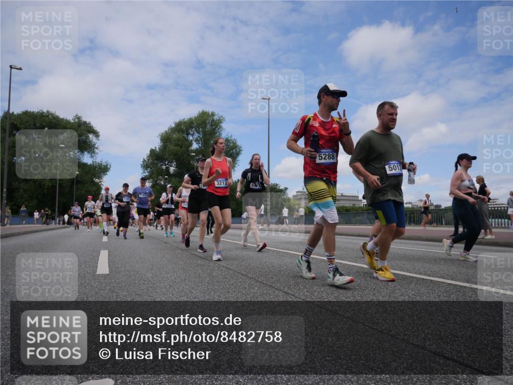 29.06.2025 - hella hamburg halbmarathon Luisa Fischer http://msf.ph/oto/8482758 29.06.2025 11:23:02 Kennedybrücke 7184, 713, 3212, 5288, 5017, 2326, 3212, 3971, 4055, 4977, 5017, 5288, 5311, 5488, 6061, 7183, 7184, 7311, 8032, 8126, 10085, 10176 meine-sportfotos.de