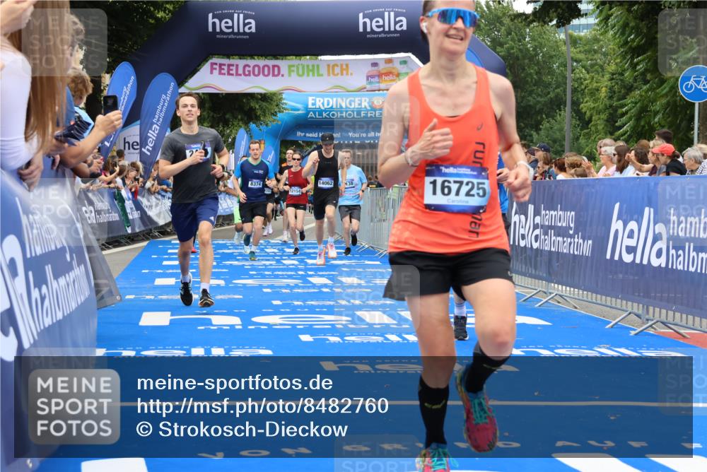 29.06.2025 - hella hamburg halbmarathon Strokosch-Dieckow http://msf.ph/oto/8482760 29.06.2025 10:45:30 Ziel 1697, 2138, 2415, 5623, 6831, 8374, 8668, 11291, 11495, 12154, 12277, 12643, 14062, 14703, 15666, 16725, 18407, 18638, 18862, 18878 meine-sportfotos.de