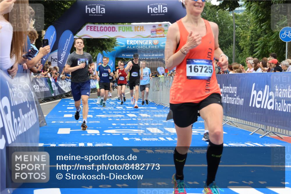 29.06.2025 - hella hamburg halbmarathon Strokosch-Dieckow http://msf.ph/oto/8482773 29.06.2025 10:45:30 Ziel 1697, 2138, 2415, 5623, 6831, 8374, 8668, 11291, 11495, 12154, 12277, 12643, 14062, 14703, 15666, 16725, 18407, 18638, 18862, 18878 meine-sportfotos.de