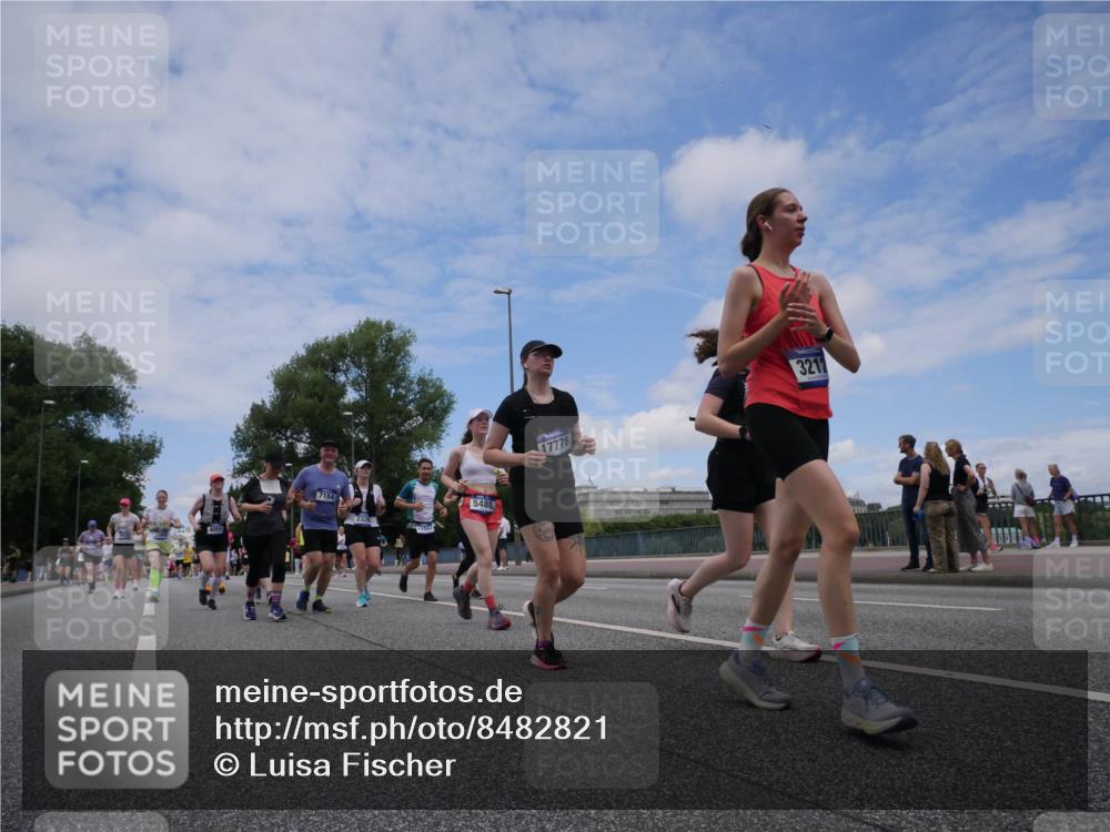 29.06.2025 - hella hamburg halbmarathon Luisa Fischer http://msf.ph/oto/8482821 29.06.2025 11:23:03 Kennedybrücke 7184, 5488, 17776, 3212, 2326, 3212, 3971, 4055, 4977, 5017, 5288, 5311, 5488, 6061, 7183, 7184, 7311, 8032, 8081, 8126, 9919, 10085, 10176 meine-sportfotos.de