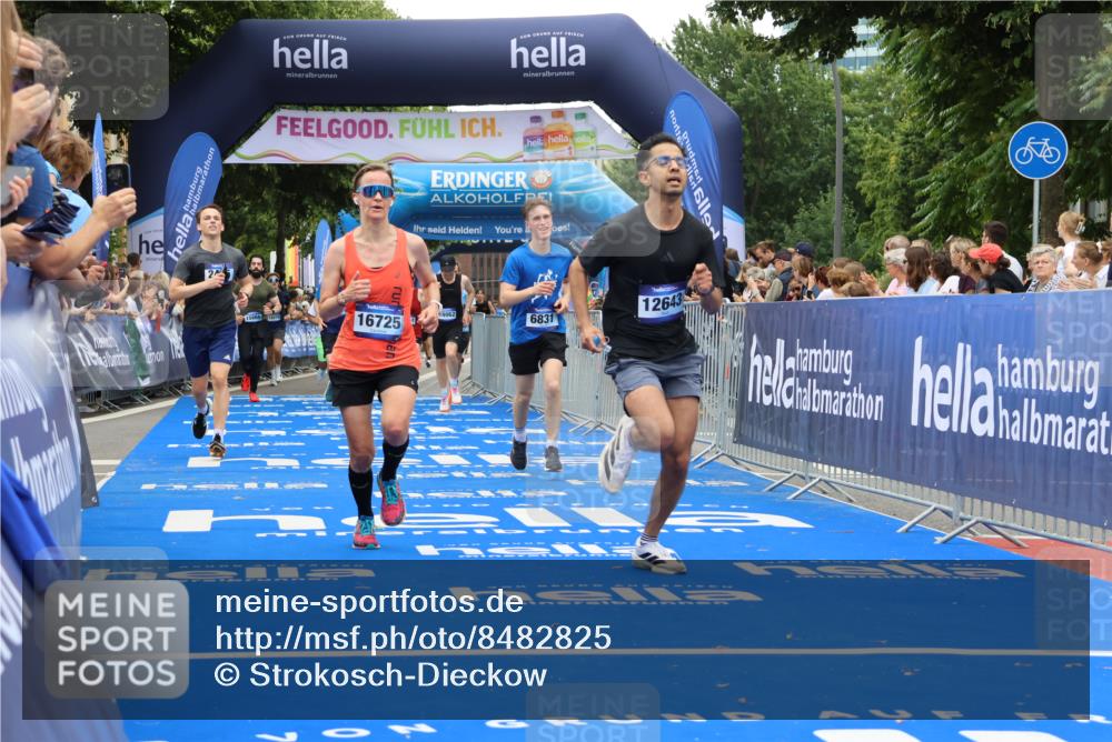 29.06.2025 - hella hamburg halbmarathon Strokosch-Dieckow http://msf.ph/oto/8482825 29.06.2025 10:45:29 Ziel 1697, 2138, 2415, 5623, 6831, 8374, 8668, 11291, 11495, 12154, 12277, 12643, 14062, 14703, 15666, 16725, 18407, 18638, 18878 meine-sportfotos.de