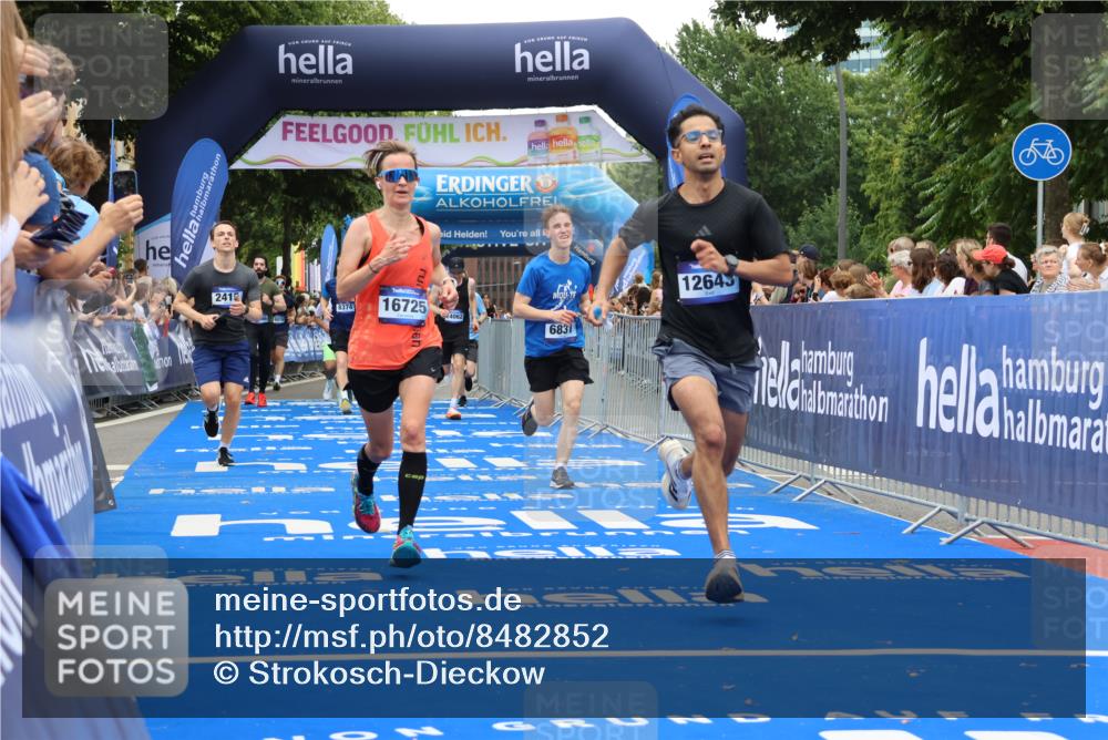 29.06.2025 - hella hamburg halbmarathon Strokosch-Dieckow http://msf.ph/oto/8482852 29.06.2025 10:45:29 Ziel 1697, 2138, 2415, 5623, 6831, 8374, 8668, 11291, 11495, 12154, 12277, 12643, 14062, 14703, 15666, 16725, 18407, 18638, 18878 meine-sportfotos.de