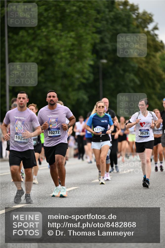 29.06.2025 - hella hamburg halbmarathon Dr. Thomas Lammeyer http://msf.ph/oto/8482868 29.06.2025 11:05:52 Kennedybrücke 1170, 1181, 1435, 1913, 2255, 2336, 2430, 2517, 2607, 2791, 2799, 2939, 2962, 3080, 3355, 3589, 3627, 3629, 3671, 4175, 4176, 4440, 4457, 4576, 4717, 5297, 6394, 6411, 6412, 6538, 6756, 7008, 7255, 7288, 7701, 8488, 8518, 8556, 8562, 9184, 9422, 9458, 9609, 9662, 9666, 10116, 10131, 10250, 10255, 10256, 10272, 10761, 10941 meine-sportfotos.de