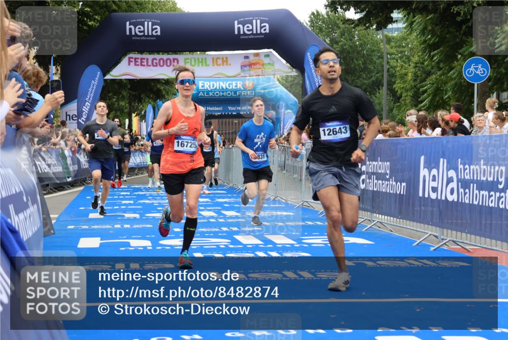 29.06.2025 - hella hamburg halbmarathon Strokosch-Dieckow http://msf.ph/oto/8482874 29.06.2025 10:45:29 Ziel 1697, 2138, 2415, 5623, 6831, 8374, 8668, 11291, 11495, 12154, 12277, 12643, 14062, 14703, 15666, 16725, 18407, 18638, 18878 meine-sportfotos.de