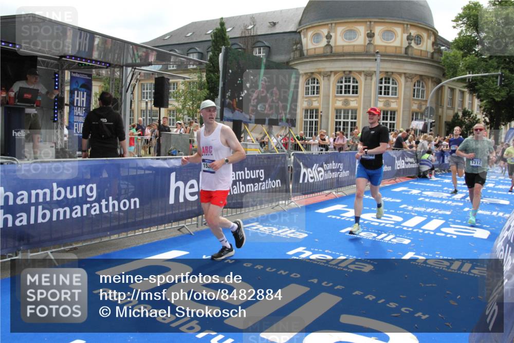 29.06.2025 - hella hamburg halbmarathon Michael Strokosch http://msf.ph/oto/8482884 29.06.2025 10:42:24 Ziel 1256, 1312, 1903, 2675, 3523, 6639, 6770, 7693, 7865, 11907, 13746, 13807, 14226, 14811, 15095, 15175, 15270, 15654, 16281, 16660, 18330 meine-sportfotos.de