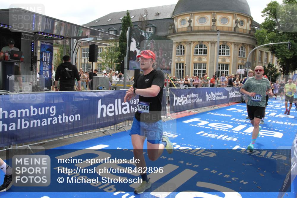 29.06.2025 - hella hamburg halbmarathon Michael Strokosch http://msf.ph/oto/8482896 29.06.2025 10:42:25 Ziel 1256, 1312, 2233, 2675, 3523, 6639, 6770, 7693, 11907, 13746, 13807, 14226, 14811, 15095, 15175, 15270, 15623, 15654, 16281, 18330 meine-sportfotos.de