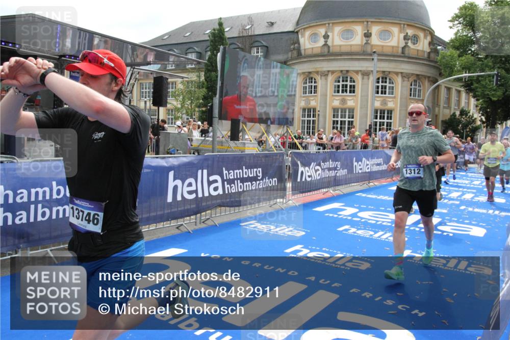 29.06.2025 - hella hamburg halbmarathon Michael Strokosch http://msf.ph/oto/8482911 29.06.2025 10:42:26 Ziel 1256, 1312, 1800, 2233, 2675, 3523, 6639, 6770, 7693, 11907, 13746, 13807, 14226, 15095, 15175, 15270, 15623, 15654, 16281, 17637, 17911, 18330 meine-sportfotos.de