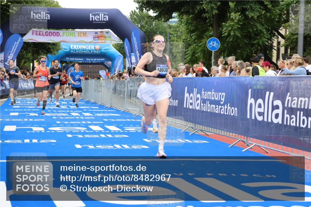 29.06.2025 - hella hamburg halbmarathon Strokosch-Dieckow http://msf.ph/oto/8482967 29.06.2025 10:45:27 Ziel 1697, 2138, 2367, 2415, 2470, 3186, 5623, 6831, 8374, 8668, 11469, 12277, 12643, 14062, 14703, 16725, 17499, 18407, 18638 meine-sportfotos.de