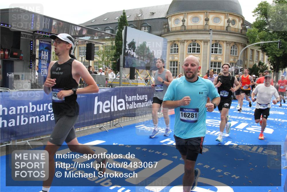29.06.2025 - hella hamburg halbmarathon Michael Strokosch http://msf.ph/oto/8483067 29.06.2025 10:42:29 Ziel 1209, 1256, 1353, 1800, 1962, 2233, 3523, 6639, 6770, 7116, 7448, 7693, 7734, 11907, 13446, 13807, 14226, 15095, 15175, 15623, 15654, 16281, 16333, 17637, 17733, 17911, 18330 meine-sportfotos.de