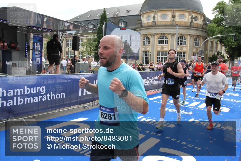 29.06.2025 - hella hamburg halbmarathon Michael Strokosch http://msf.ph/oto/8483081 29.06.2025 10:42:29 Ziel 1209, 1256, 1353, 1800, 1962, 2233, 3523, 6639, 6770, 7116, 7448, 7693, 7734, 11907, 13446, 13807, 14226, 15095, 15175, 15623, 15654, 16281, 16333, 17637, 17733, 17911, 18330 meine-sportfotos.de