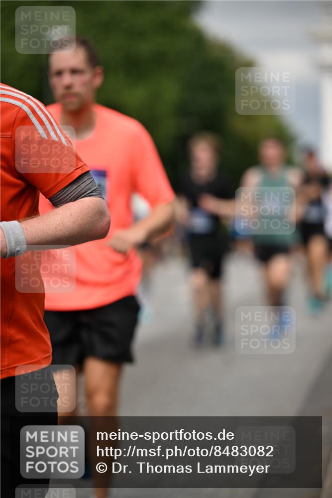 29.06.2025 - hella hamburg halbmarathon Dr. Thomas Lammeyer http://msf.ph/oto/8483082 29.06.2025 10:20:40 Kennedybrücke 1244, 1599, 1602, 1825, 2165, 2347, 2803, 2912, 3023, 3030, 3088, 3134, 3156, 3176, 3484, 3648, 3687, 4478, 4637, 5036, 6024, 6742, 6935, 7158, 7358, 7753, 7792, 7924, 7928, 8263, 8295, 8317, 8597, 8619, 8645, 8707, 8847, 8857, 9091, 9208, 9332, 9492, 9628, 9664, 9676, 9810, 9891, 10076, 10391, 10575, 11236, 11335, 11344, 11345, 11410, 11428 meine-sportfotos.de