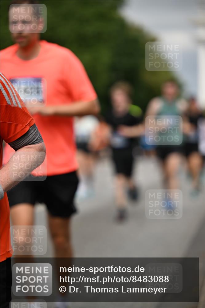 29.06.2025 - hella hamburg halbmarathon Dr. Thomas Lammeyer http://msf.ph/oto/8483088 29.06.2025 10:20:40 Kennedybrücke 1244, 1599, 1602, 1825, 2165, 2347, 2803, 2912, 3023, 3030, 3088, 3134, 3156, 3176, 3484, 3648, 3687, 4478, 4637, 5036, 6024, 6742, 6935, 7158, 7358, 7753, 7792, 7924, 7928, 8263, 8295, 8317, 8597, 8619, 8645, 8707, 8847, 8857, 9091, 9208, 9332, 9492, 9628, 9664, 9676, 9810, 9891, 10076, 10391, 10575, 11236, 11335, 11344, 11345, 11410, 11428 meine-sportfotos.de