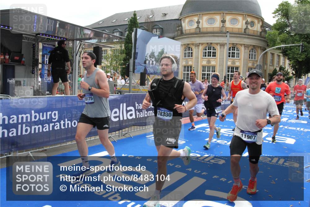 29.06.2025 - hella hamburg halbmarathon Michael Strokosch http://msf.ph/oto/8483104 29.06.2025 10:42:30 Ziel 1209, 1256, 1353, 1800, 1962, 2233, 3523, 6639, 7116, 7448, 7693, 7734, 11907, 13446, 14226, 15095, 15175, 15623, 15654, 16281, 16295, 16333, 17637, 17733, 17911, 18330, 18680 meine-sportfotos.de