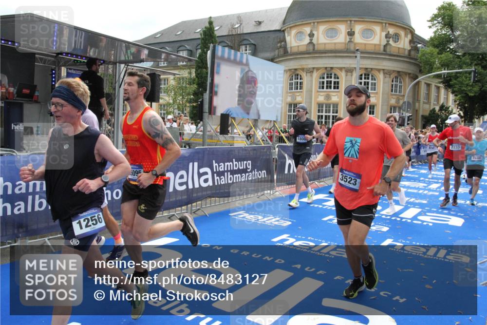 29.06.2025 - hella hamburg halbmarathon Michael Strokosch http://msf.ph/oto/8483127 29.06.2025 10:42:31 Ziel 1209, 1256, 1353, 1800, 1962, 2233, 3523, 7116, 7448, 7693, 7734, 11907, 13446, 14226, 15095, 15175, 15623, 16281, 16295, 16333, 17016, 17637, 17733, 17911, 18330, 18680 meine-sportfotos.de
