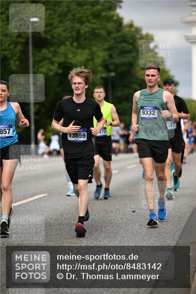 29.06.2025 - hella hamburg halbmarathon Dr. Thomas Lammeyer http://msf.ph/oto/8483142 29.06.2025 10:20:42 Kennedybrücke 1240, 1244, 1599, 1602, 1825, 2347, 2912, 3023, 3030, 3088, 3134, 3156, 3176, 3484, 3648, 3687, 4478, 5036, 6024, 6742, 6935, 7257, 7358, 7360, 7376, 7753, 7792, 7924, 7928, 8263, 8317, 8597, 8619, 8645, 8707, 8847, 8857, 9091, 9208, 9332, 9492, 9628, 9664, 9676, 9891, 10076, 10165, 10391, 10575, 11236, 11335, 11344, 11345, 11410, 11428 meine-sportfotos.de