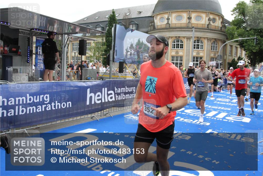 29.06.2025 - hella hamburg halbmarathon Michael Strokosch http://msf.ph/oto/8483153 29.06.2025 10:42:32 Ziel 1209, 1256, 1353, 1800, 1962, 2233, 3523, 7116, 7448, 7693, 7734, 11907, 13446, 15095, 15175, 15623, 16295, 16333, 17016, 17637, 17733, 17911, 18330, 18680 meine-sportfotos.de